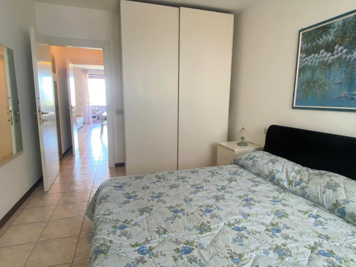 The Sunny Lake - Apartment With Pool 代森扎诺-德尔加达 外观 照片